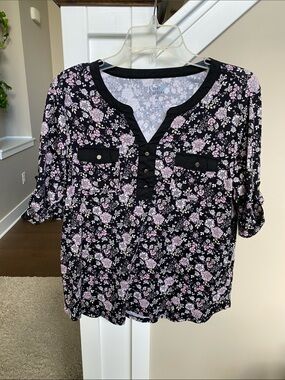 Croft & Barrow Black Floral Half Sleeve Top
